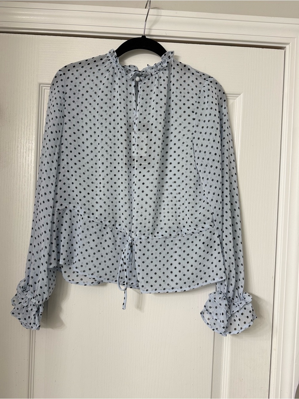 Who What Wear Light Blue Polka Dot Ruffle-Neck Blouse